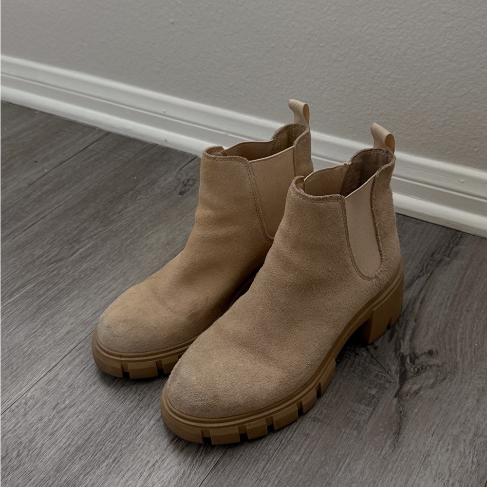 Steve Madden Howler Bootie in Sand Suede, size 5.5